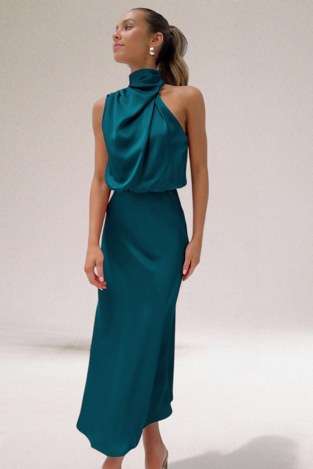 Alma | Glamorous satin dress with halter