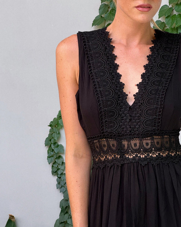 Emilia® | V-neck dress with lace