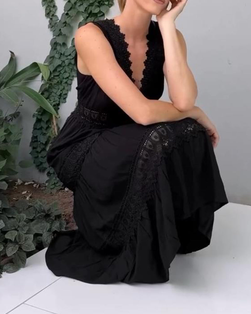 Emilia® | V-neck dress with lace