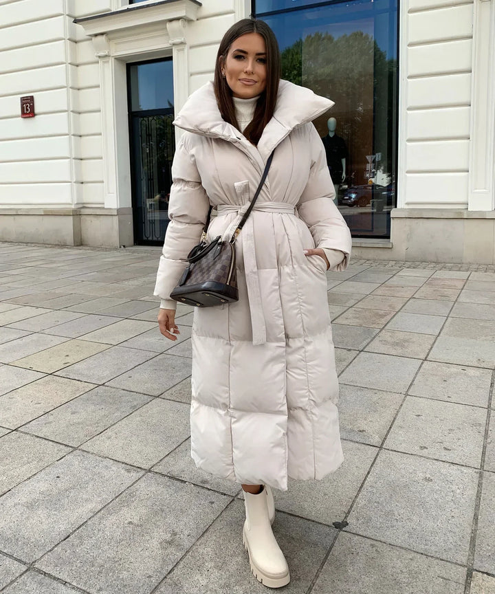 Isabella - Lange gesteppte Pufferjacke mit Gürtel
