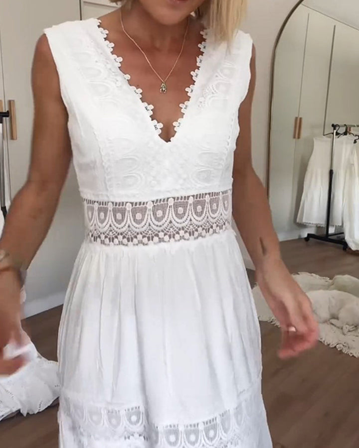 Emilia® | V-neck dress with lace